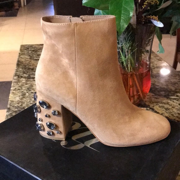 Stunning booties - Picture 3 of 7